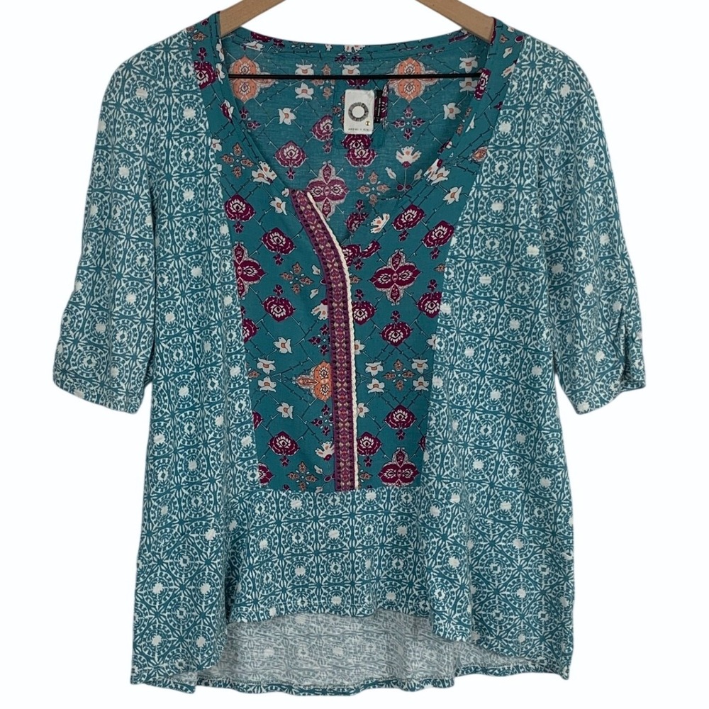 Akemi + Kin Anthropologie Mixed Media Boho Print Top Sz S Teal Floral S/S V-Neck